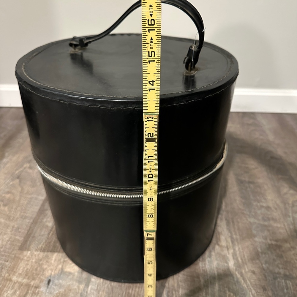 Vintage Black Round Leather Hat Box with zipper and handle - Picture 2 of 7